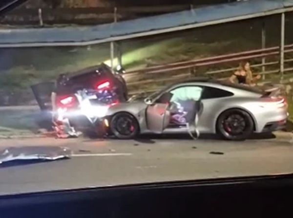 Porsche fica destruído após colisão na Avenida Paralela, em Salvador