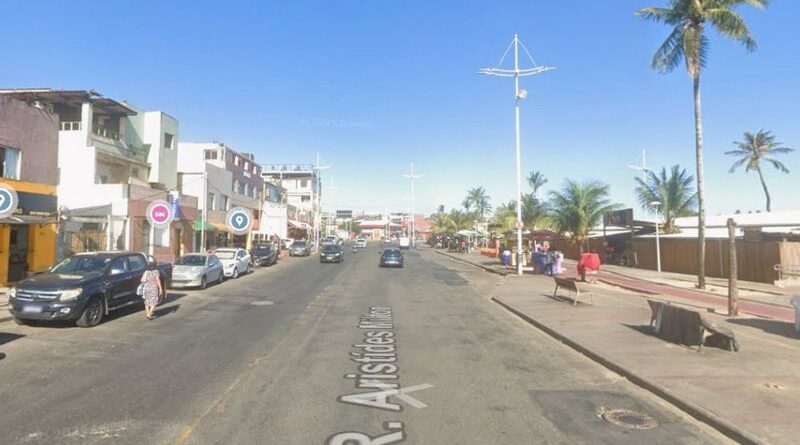 Pedestre morre após ser atropelado por ônibus metropolitano na orla de Itapuã, em Salvador
