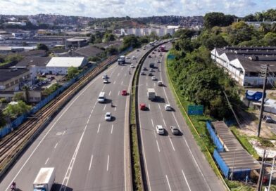 BR-324 e BR-116 registram interdições após ocorrências com carretas na Bahia