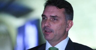 Flávio Bolsonaro define e anuncia nome para a vice-presidência nesta quarta-feira