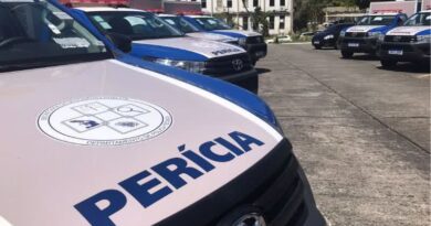 Homem é encontrado morto enrolado em sofá e com sinais de violência em rua de Salvador