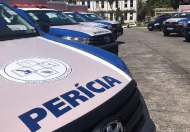 Homem é encontrado morto enrolado em sofá e com sinais de violência em rua de Salvador