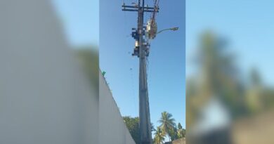 Homem morre eletrocutado em poste durante suposta tentativa de furto de cabos em Salvador