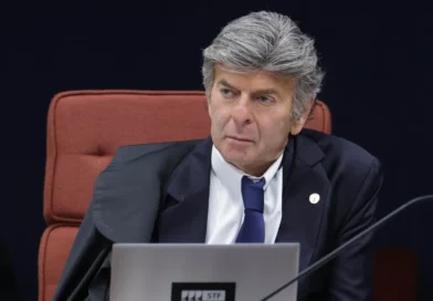 Fux suspende decisão de Dino e restabelece ordem do TSE para remover posts sobre Nossa Senhora Aparecida