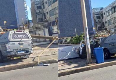 Viatura da Polícia Militar perde o controle, derruba poste e deixa policiais feridos na Pituba