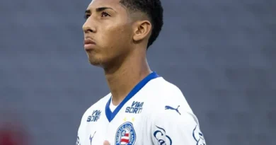 Bahia firma primeiro contrato profissional com lateral Jonathan Marinho, joia da base e destaque da Seleção Sub-16, até 2029