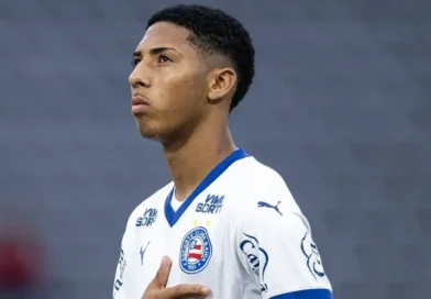 Bahia firma primeiro contrato profissional com lateral Jonathan Marinho, joia da base e destaque da Seleção Sub-16, até 2029