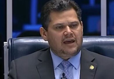 Senador Carlos Viana protocola processo de impeachment contra Alexandre de Moraes