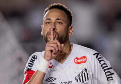 Neymar cobra jornalista e chama profissional de ‘corneteiro’ em jogo do Santos
