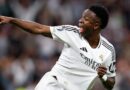 “Merece respeito”: Mourinho sai em defesa de Vini Jr. após atacante ser vaiado pela torcida do Real Madrid