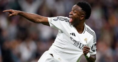 “Merece respeito”: Mourinho sai em defesa de Vini Jr. após atacante ser vaiado pela torcida do Real Madrid