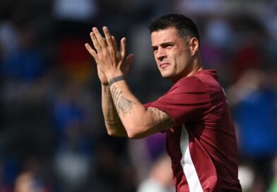 Suíça perde capitão: Granit Xhaka é desconvocado após admitir uso de certificado falso de vacinação
