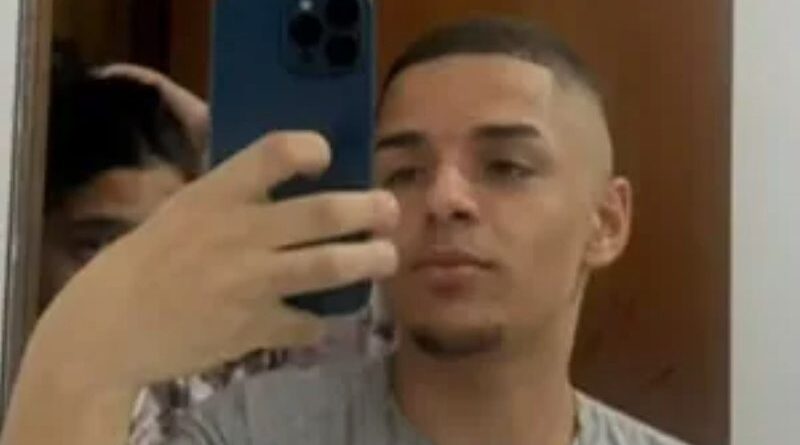 PMs disparam 45 vezes após confundirem celular com arma e matam jovem de 20 anos