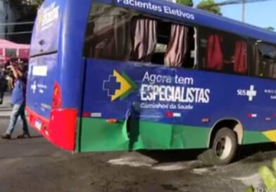 Colisão entre micro-ônibus, ônibus e caminhão deixa nove feridos no Largo do Tanque, em Salvador