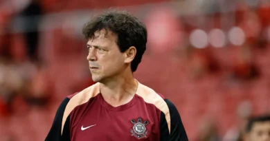 Fim da linha no Parque São Jorge: Corinthians demite Fernando Diniz após nova derrota