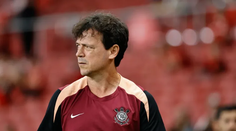 Fim da linha no Parque São Jorge: Corinthians demite Fernando Diniz após nova derrota